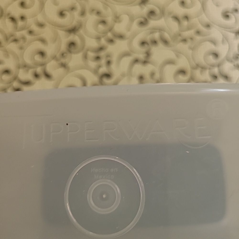 Tupperware Cereal Dispenser - Picture 4 of 8